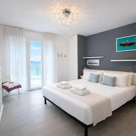 Apartment Attico Fronte Mare Con Terrazza E Garage Privato - Lara *